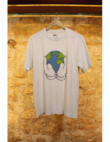 KAWS x Uniqlo "Peace for All" T-shirt soldes