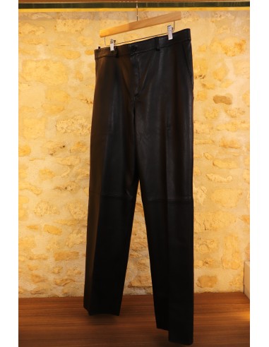 Giorgio Pantalon en cuir ouvre sa boutique